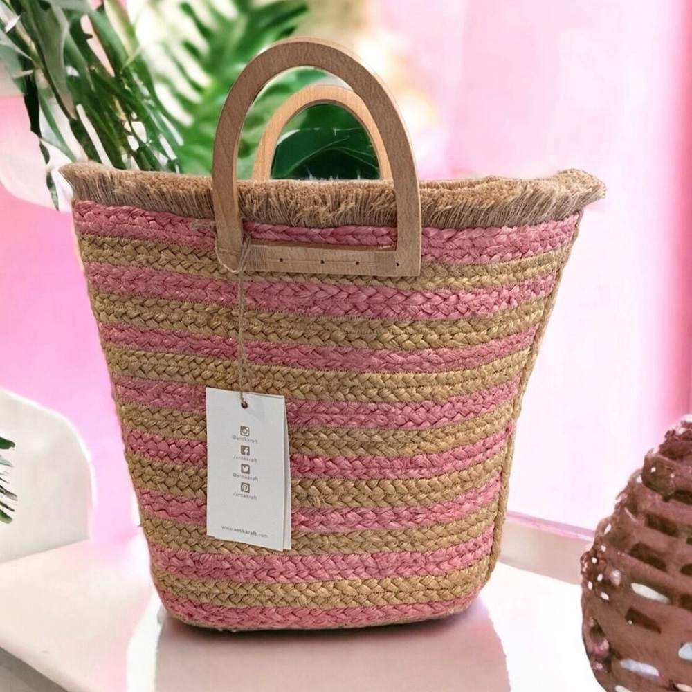 New with tags pink striped jute bag with wooden handles